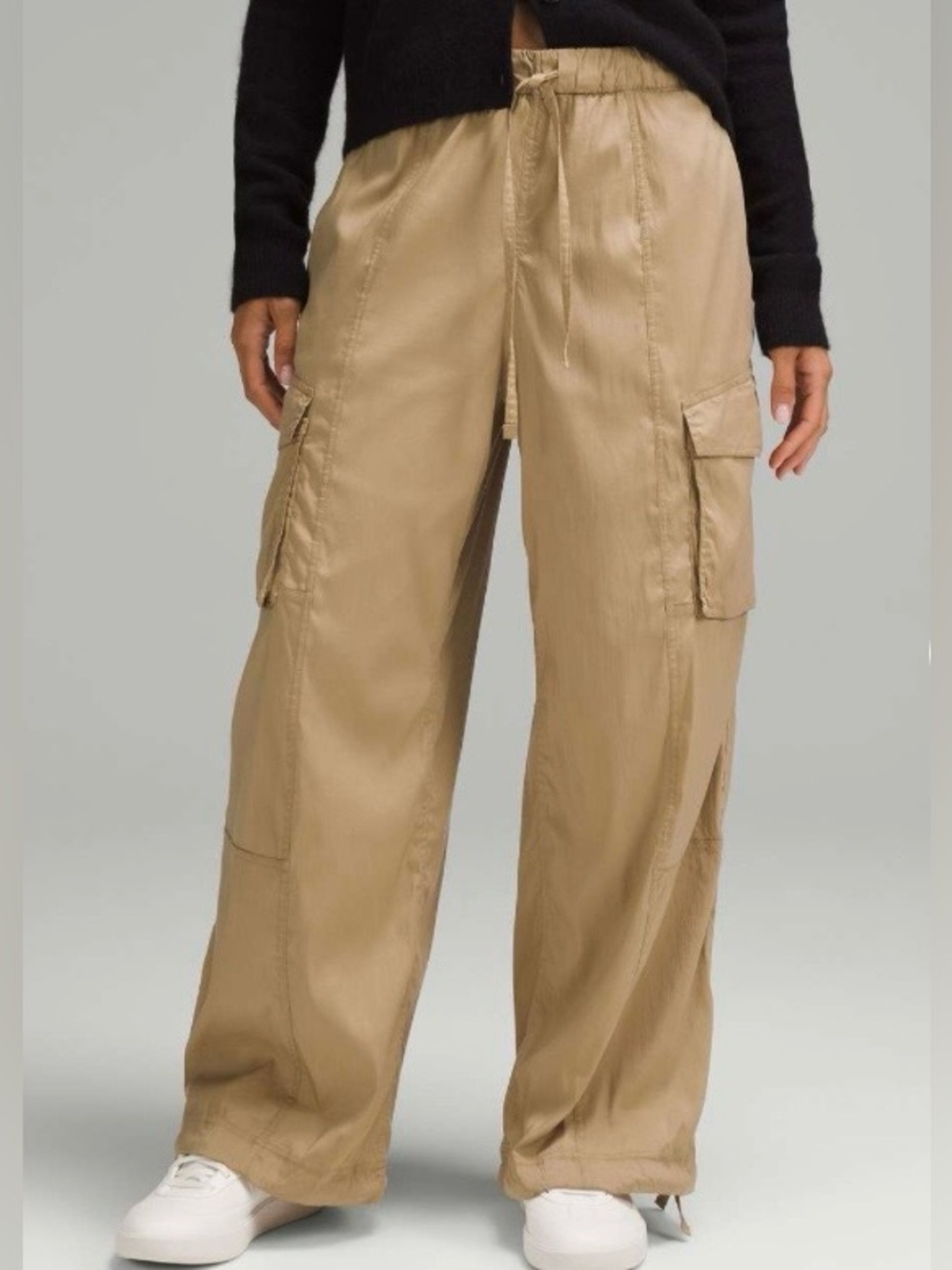 Lululemon Lightweight Adjustable Mid-Rise Cargo
Pant, size XS